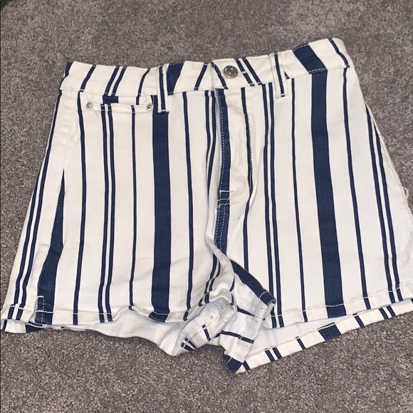 White and blue striped denim shorts! - Picture 1 of 4